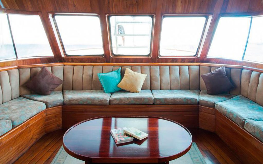 DAPHNE YACHT