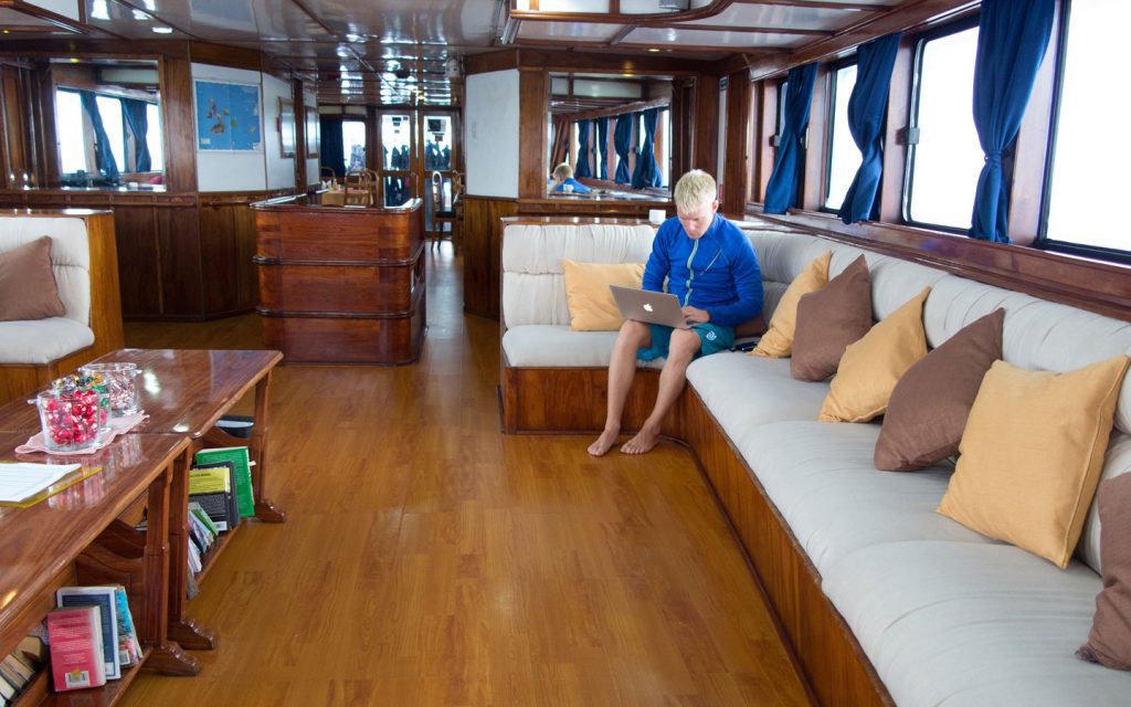 THE YACHT MASTER OF GALAPAGOS
