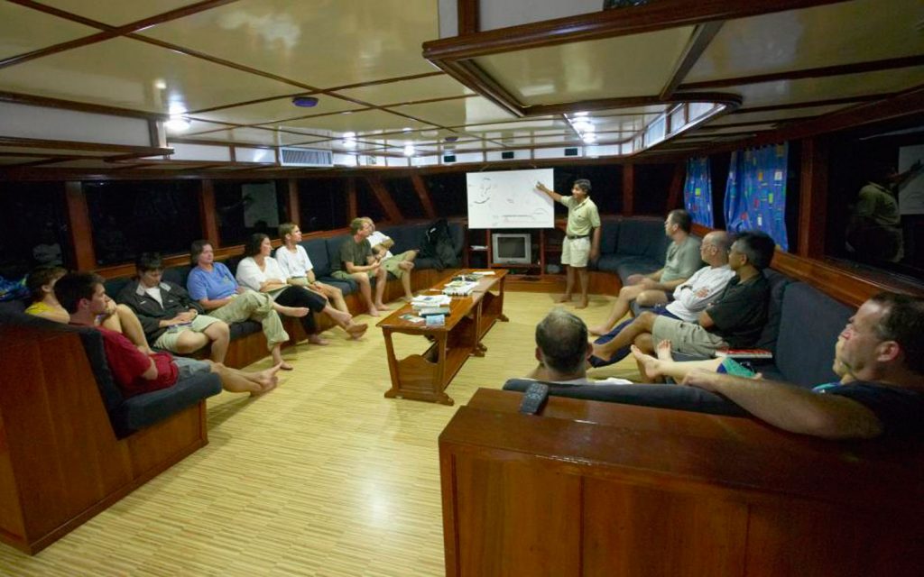 THE YACHT MASTER OF GALAPAGOS