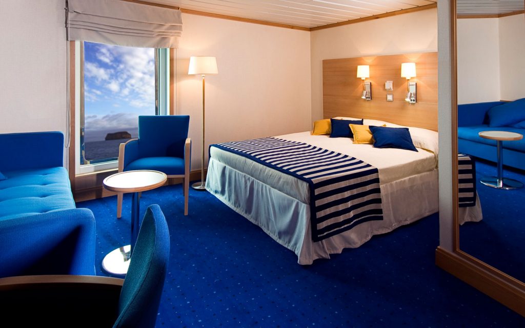 LA PINTA CRUISE SHIP