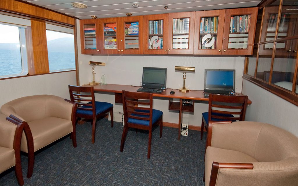 SANTA CRUZ CRUISE SHIP